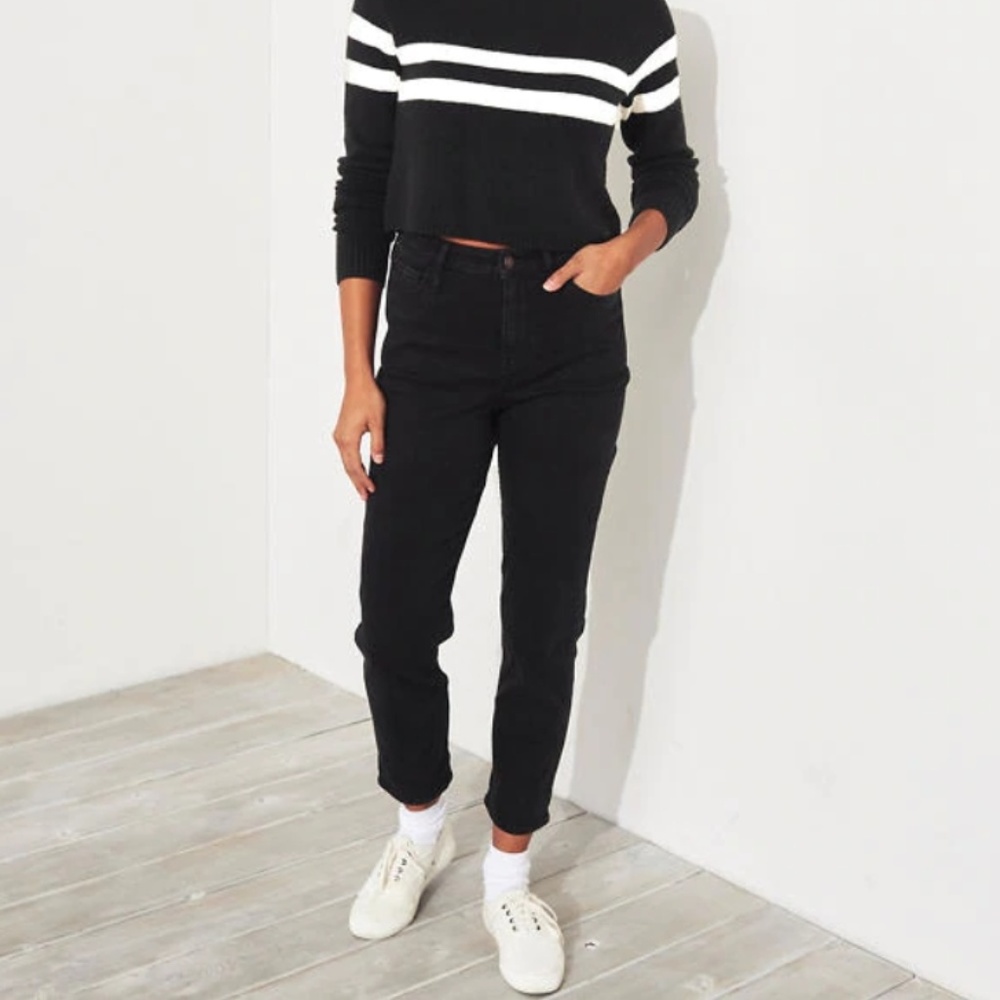 Hollister Classic Stretch Ultra High-Rise Mom Jean